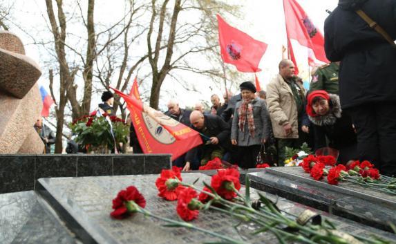 Память воинов-интернационалистов почтили на митинге в крымской столице (фото)