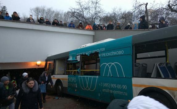 Врезавшийся в толпу автобус и временный уход Мутко из РФС: новости мира (фото, видео)