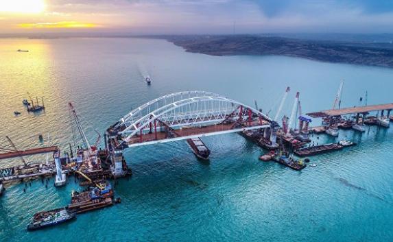  Крымский мост «подарит» ёлочную игрушку за лучший смайлик (фото)