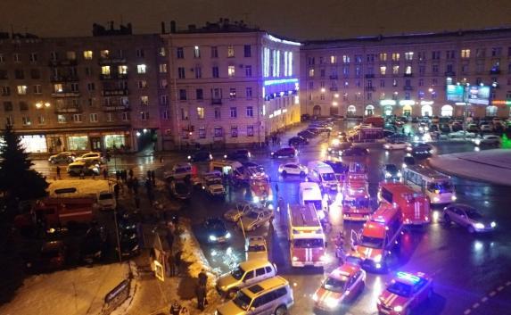 В Санкт-Петербурге произошёл взрыв в супермаркете — 9 пострадавших, 60 человек эвакуировано (фото)