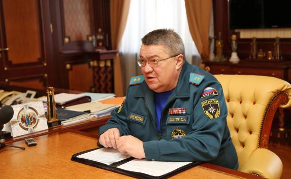 Глава крымского МЧС стал «Заслуженным спасателем РК» (фото)