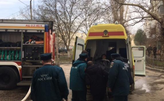 ​На Эскадронной улице в Евпатории из огня спасли двух человек