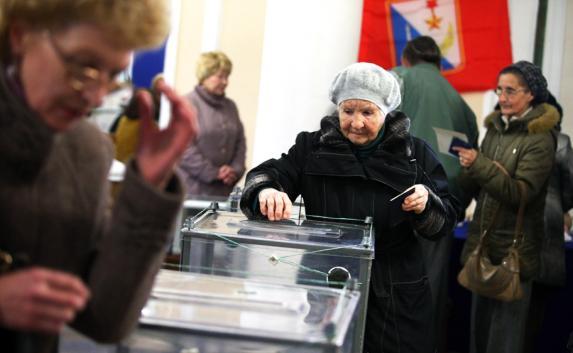 Одновременно  с выбором президента жители Севастополя выберут новый герб