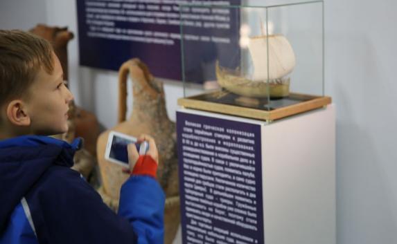 В Херсонесском музее открылась выставка экспонатов со дна моря
