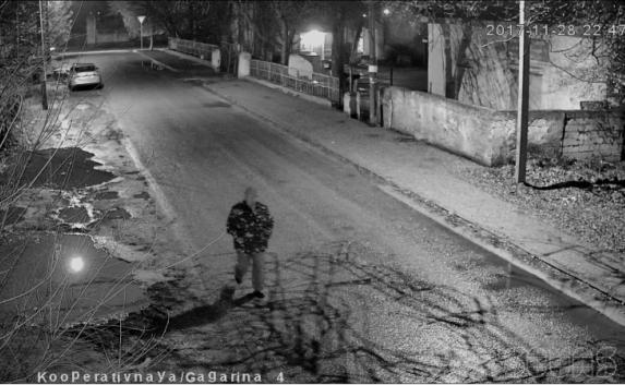 Полицейские разыскивают симферопольского автоподжигателя (фото)