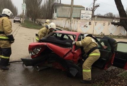 В Феодосии столкнулись иномарка и ВАЗ — четверо пострадавших (фото)