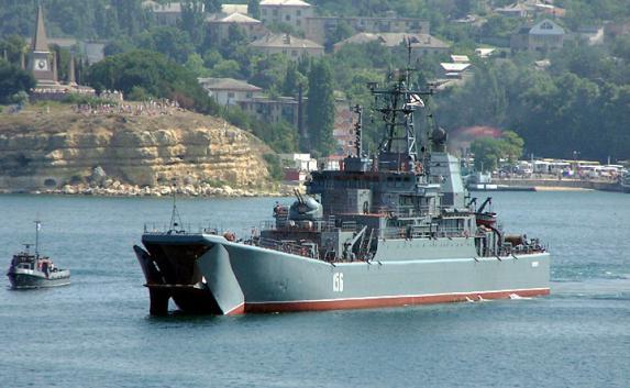 Корабль Черноморского флота столкнулся с иностранным сухогрузом