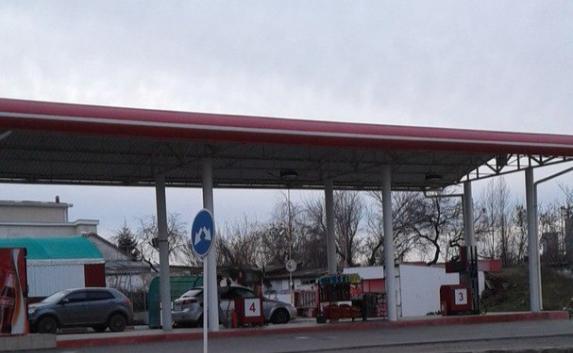 В Симферополе водителей заставляют платить за недолитый бензин (фото)