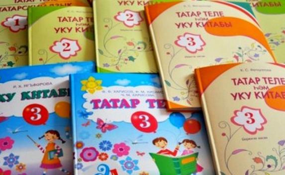 Крымские школы получили 81 тысячу учебников на крымско-татарском языке