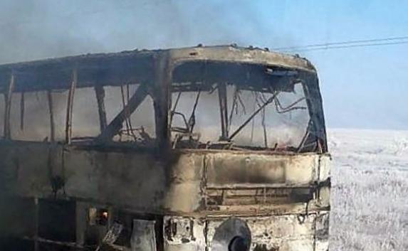 На трассе в Казахстане сгорел автобус, погибли 52 человека