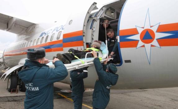 Спецборт МЧС доставил 2 тяжелобольных севастопольцев в Санкт-Петербург (фото)