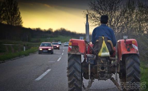 В Крыму будут судить серийного угонщика трактора