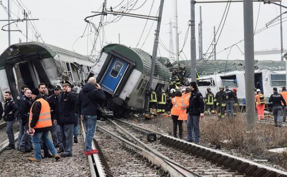 Крушение поезда в Италии и стрельба в ульяновском лицее: новости мира (фото, видео)