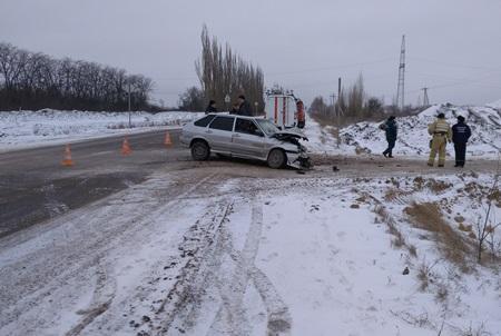 Под Белогорском столкнулись ВАЗ и бензовоз — пострадали трое (фото)