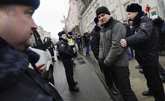 Полиция задержала почти 250 человек на акциях Навального по всей России (фото)