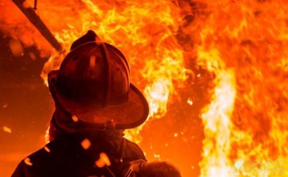 Пожары в Севастополе: горел дом на Корчагина, а в парке бомжи подожгли вагончик