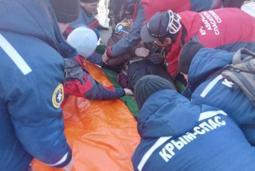 Девять человек пострадали в зимних развлечениях  в крымских горах