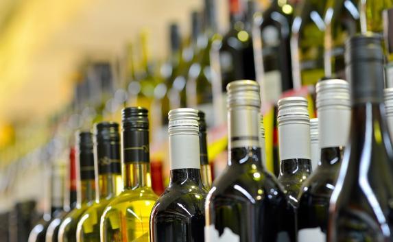 Больше половины «алкоточек» Севастополя продают спиртное с нарушениями закона