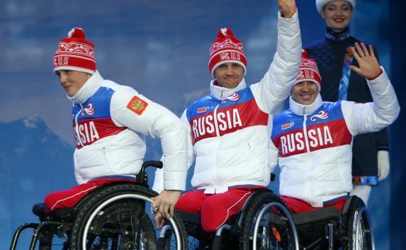 «Нейтральный» флаг паралимпийцев и победа России на «Порно-Оскаре» : новости мира