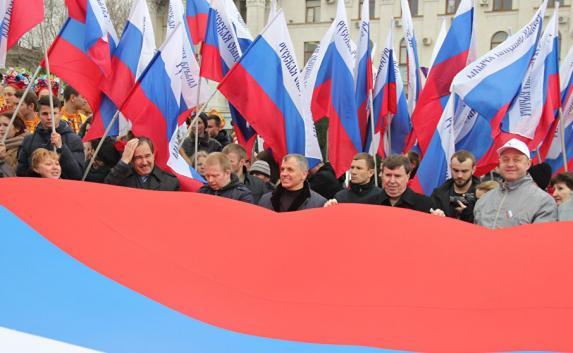 Крымчане вышли на митинг против санкций в Симферополе (фото, видео)