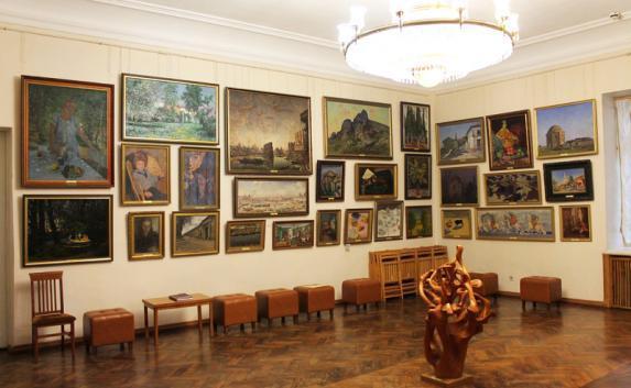 Украинский суд осудил музейных сотрудниц за  возврат картин Крыму