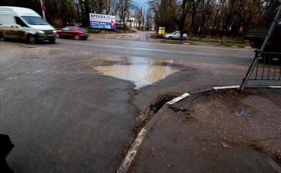 «Фейковый» ремонт дорог в Инкермане выявил общественник (фото)