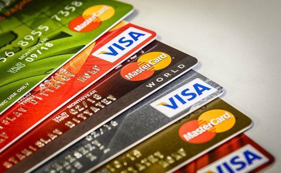 Россияне смогут снять «наличку» с банковских карт на кассах магазинов 