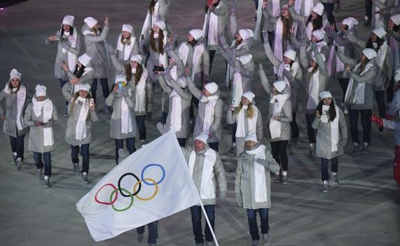«Нейтральная» сборная России приняла участие в церемонии открытия Олимпийских игр (фото, видео)