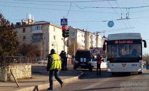 В Севастополе троллейбус сбил женщину — поиск свидетелей