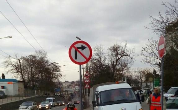 В Севастополе водителям запретили парковаться у Горбольницы