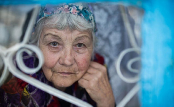 Житель Феодосии замуровал пенсионерку забором