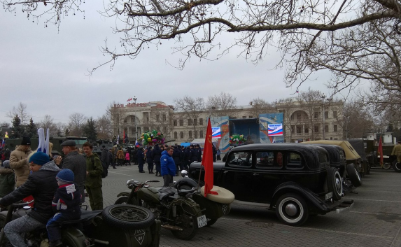 Ретропарад военных машин прошёл по улицам Севастополя (фото, видео)