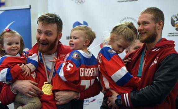 Российские олимпийцы вернулись домой (фото)