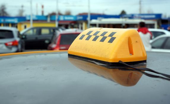 Симферопольские таксисты не торопятся ездить «по сугробам» и повышают тарифы