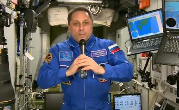 Шкаплеров поздравил женщин с 8 марта с орбиты МКС  (видео)