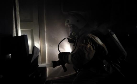 Пожар в Нижнегорской многоэтажке: 15 человек эвакуировано, 1 — в больнице (фото)