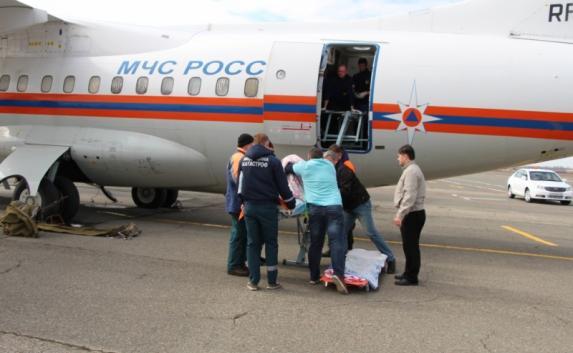 Спецборт доставил тяжелобольную крымчанку на лечение в Петербург (фото)