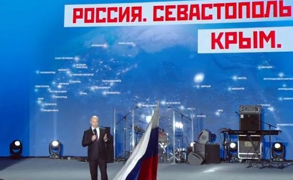 Путин «крепко-крепко» обнял 40 000 севастопольцев на концерте-митинге (фото, видео)