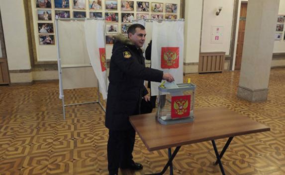 Моряки Черноморского флота досрочно проголосовали на выборах (фото)