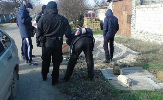 «Трава», опий и ФСБ: в Ленинском районе задержали драгдилера (фото)