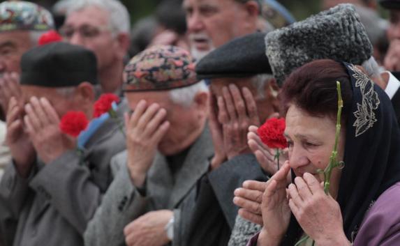 Бастующих татар «Крымской розы» «успокоят» землёй