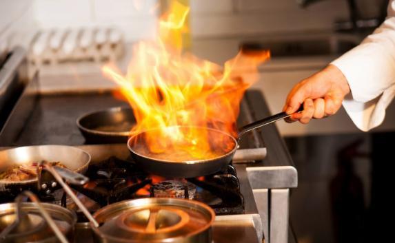Севастопольский повар чуть «не сгорел» на работе