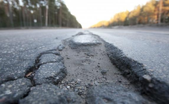 Новая крымская дорога развалилась после ДТП (фото)