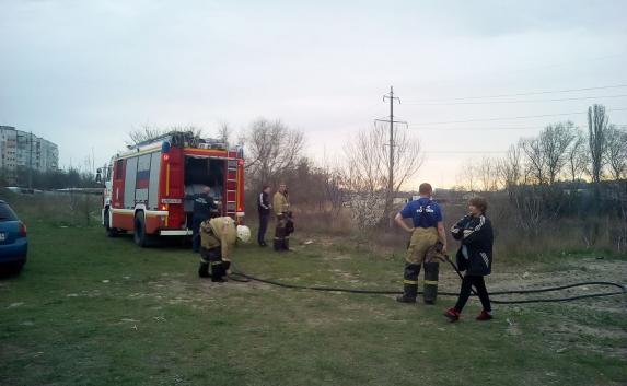 Крупный пожар в Симферополе спровоцировали камыши (фото)