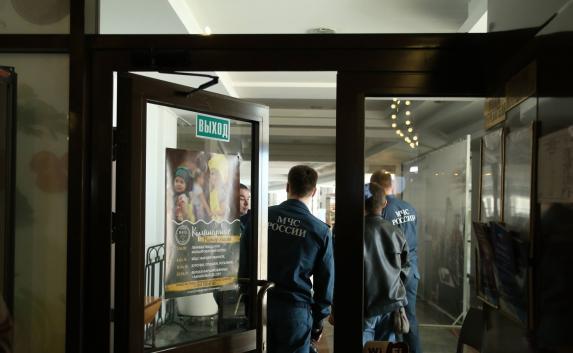 Сотрудники МЧС нашли нарушения безопасности в симферопольском  ТЦ «Гагаринский» (фото, видео)