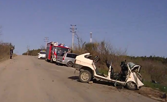  Иномарка протаранила ВАЗ в Севастополе, есть пострадавшие (фото, видео)
