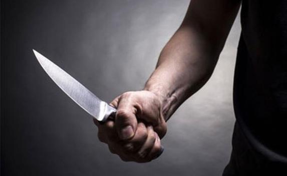 Пенсионер вонзил другу нож в спину из-за спора о трагедии в Кемерове