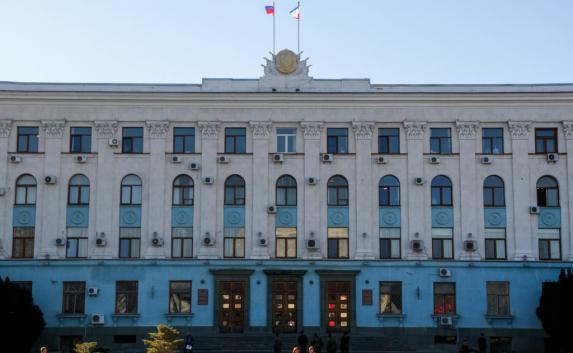 Экс-чиновники «заработали» 10 миллионов на ремонте крыши крымского Совмина 