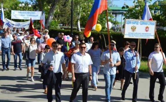 Феодосийцы вышли на первомайскую демонстрацию (фото, видео) 