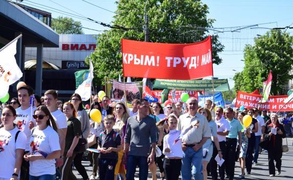 27 тысяч человек вышли на праздничное шествие в Симферополе (фото, видео)